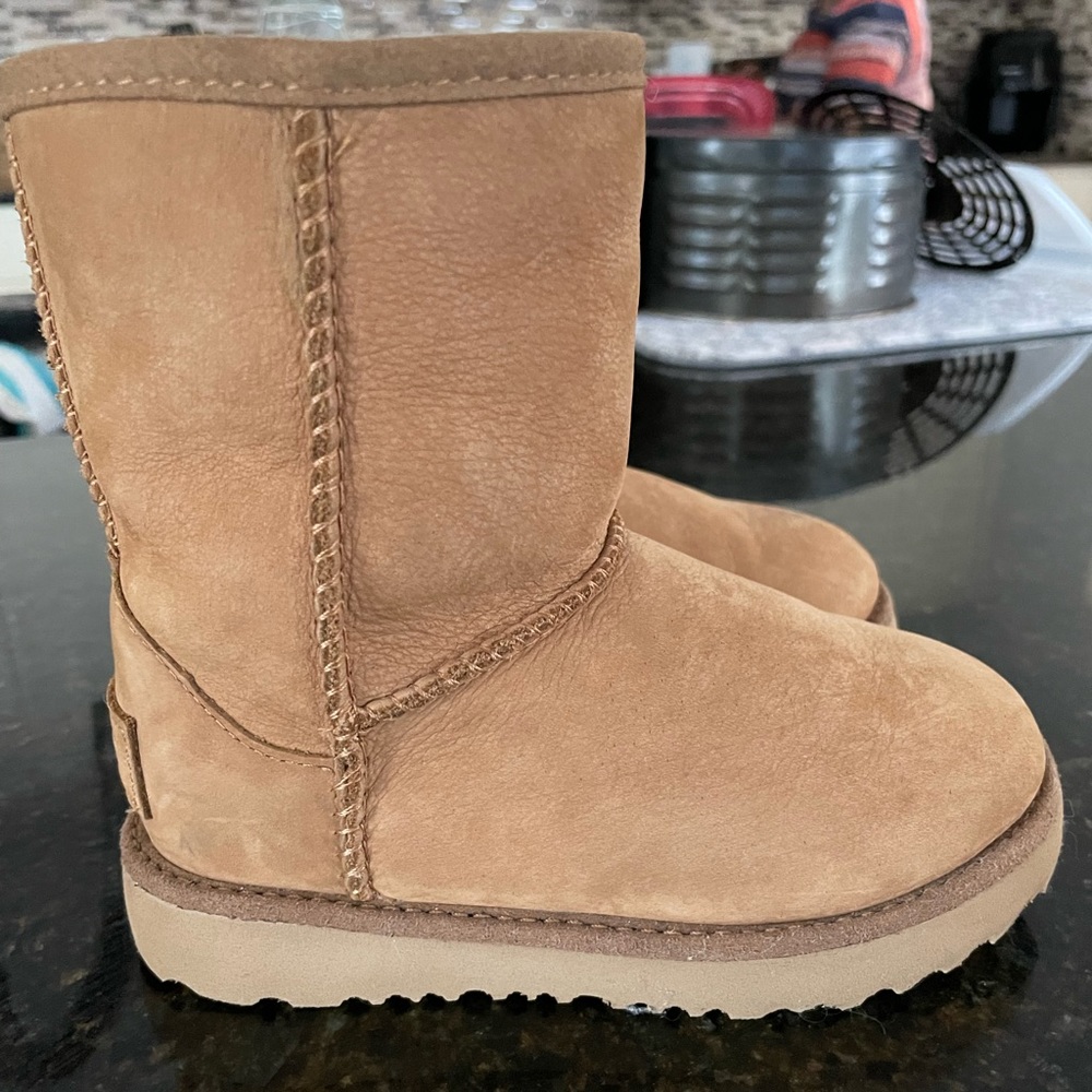 Children’s Uggs Size 9US.